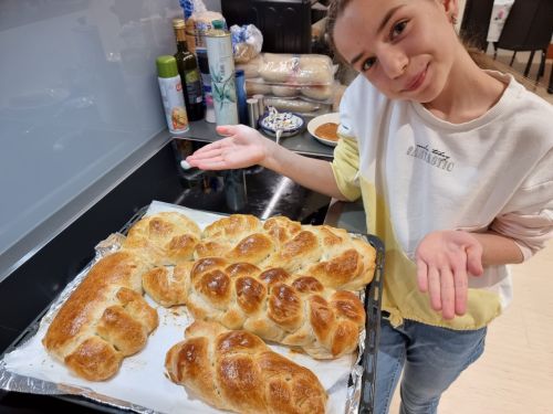 Challah baking in the Jewish community of Helsinki. Photo: Hagit Ben-Yaakov