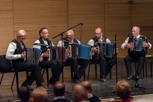 Hanuristit esiintymässä. Kuva Lauri Oino