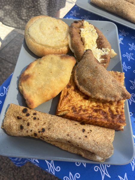 Tiedosto:Karjalaisia piirakoita.jpg