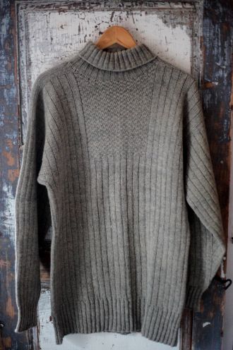 Gray colored tikkuröijy sweater.