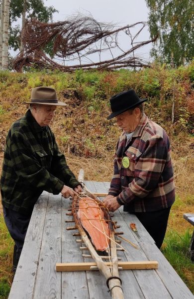 Tiedosto:Varraslohen paisto2 (1).jpg