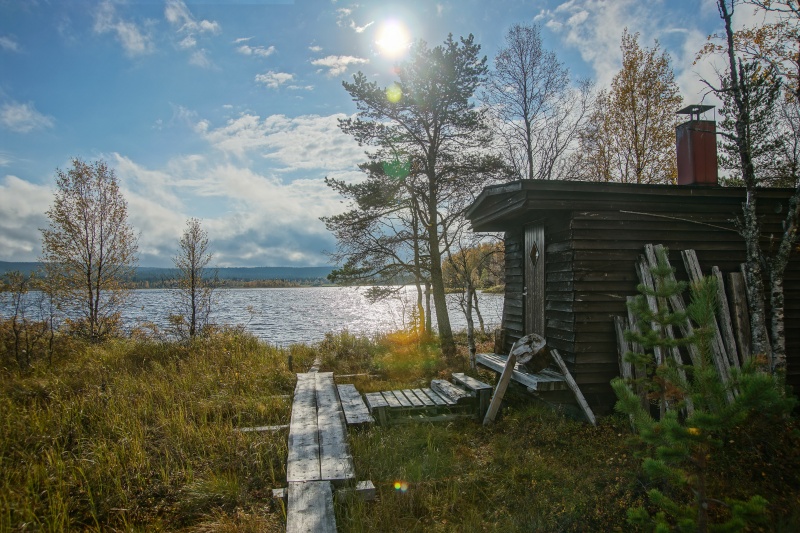 Tiedosto:Sauna by Äkäs-lake.jpg