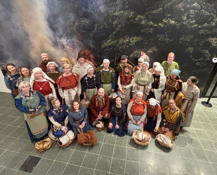 Tiedosto:Muinaispukuisia Vapriikissa.jpeg