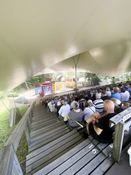 Tiedosto:Kesäteatteri 8.JPG