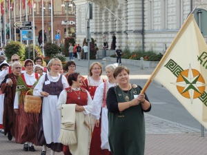 Kalevalaisten Naisten Liiton kulttuuripäivien kulkue Tampereella vuonna 2013.