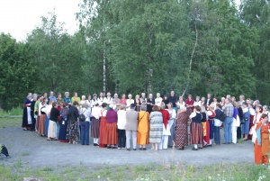 Runolaulua Kalevalaisten Naisten Liiton vuoden 2011 kulttuuripäivillä Akkain praasniekassa Ilomantsissa.