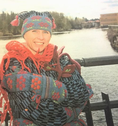 Peilikäs neuleena, Kainuun Pirtin arkisto